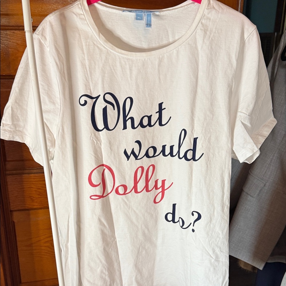 Draper James White XL What Would Dolly Do? T-shirt.